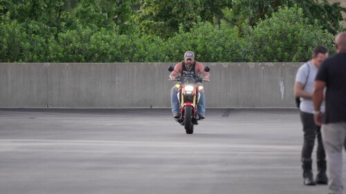 frito-garage-wheelie-0506.mp4