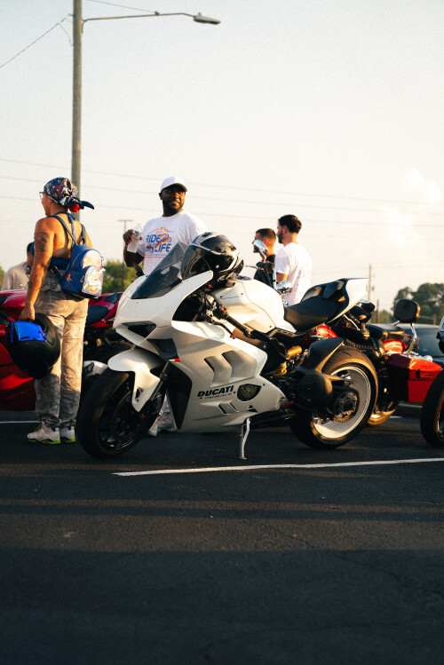 Dem2sBikeNight626_558.jpg